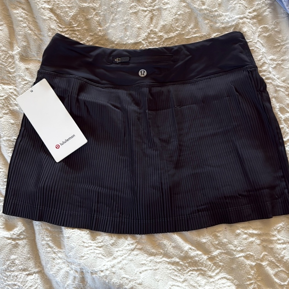 Lululemon Pleat To Street Skirt  Black sz 4 tennis skort new with tags
